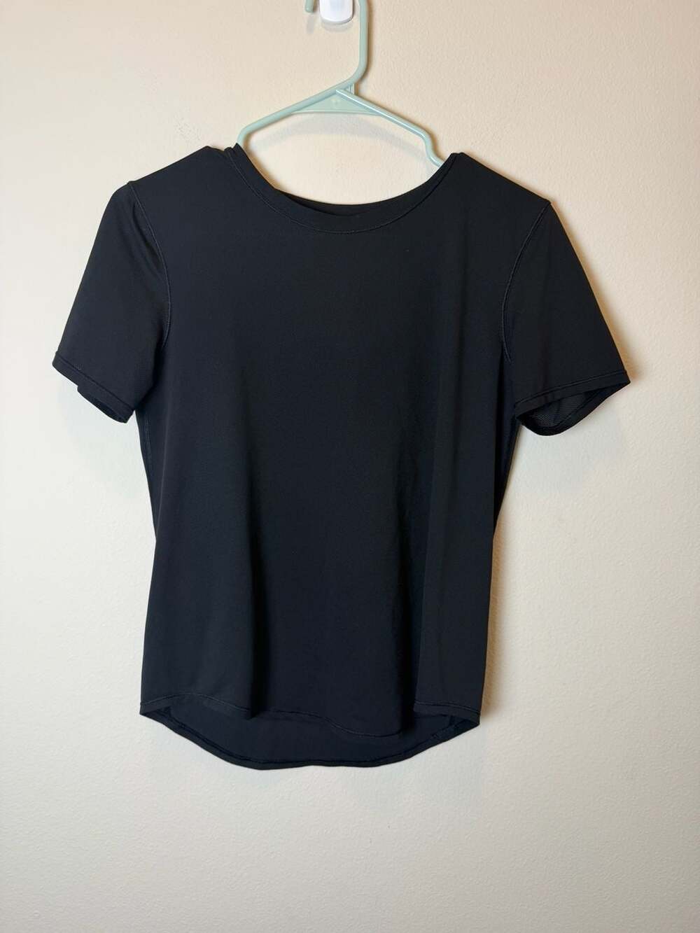 Lululemon Athletica Black Short Sleeve Athletic Tee Shirt with Reflective
